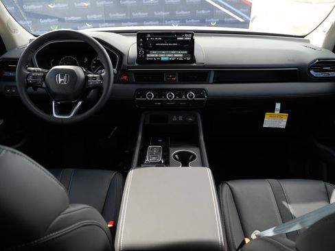 New 2025 Honda Pilot Touring image 22