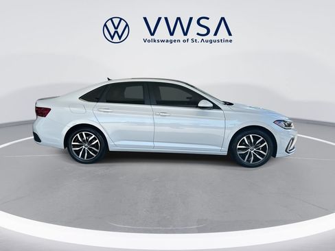 Certified 2025 Volkswagen Jetta SE FWD image 8