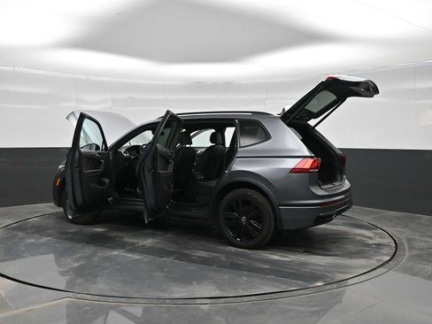 Used 2022 Volkswagen Tiguan SE R-Line image 40