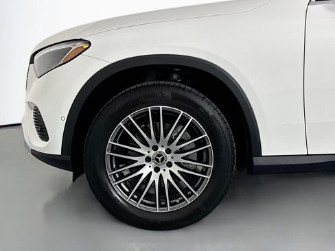 Certified 2025 Mercedes-Benz GLC 300 4MATIC image 11