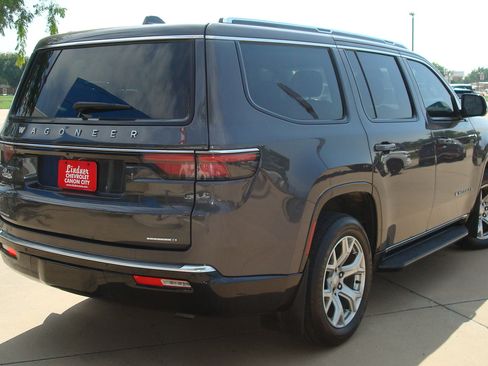 Used 2022 Jeep Wagoneer Series II AWD/4WD image 4