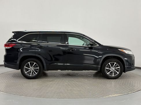 Used 2018 Toyota Highlander XLE FWD image 8