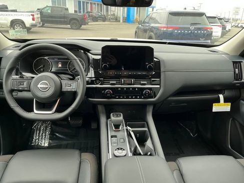 New 2025 Nissan Pathfinder SL w/ Black Appearance Package image 9
