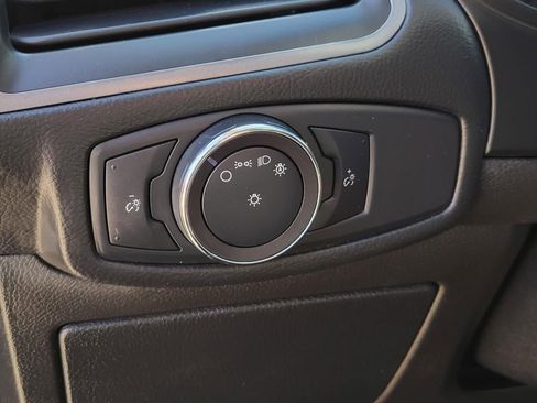 Used 2018 Ford Edge SE image 25