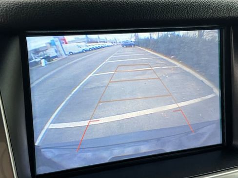 Used 2018 Chevrolet Suburban LT image 21