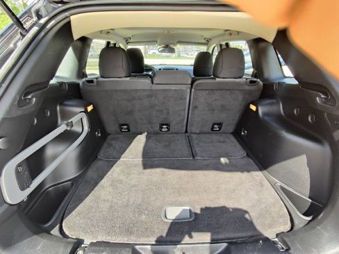 Used 2014 Jeep Cherokee Sport image 19