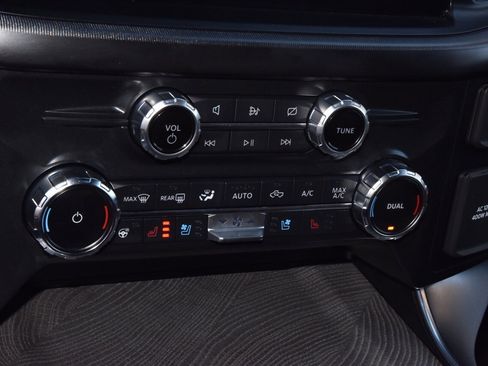 Certified 2022 Ford F150 Platinum w/ Equipment Group 701A High image 29