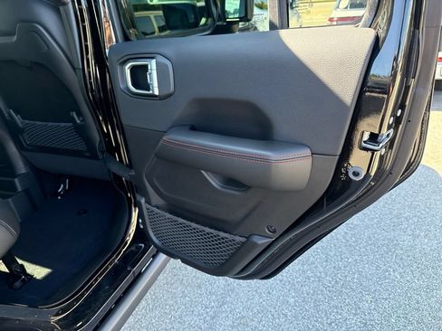 New 2027 Jeep Wrangler Unlimited Rubicon AWD/4WD image 25