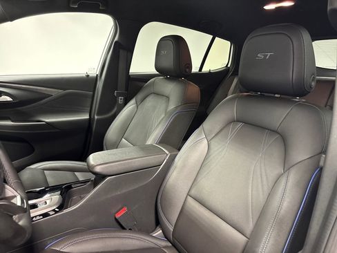 Used 2025 Buick Envista Sport Touring image 38