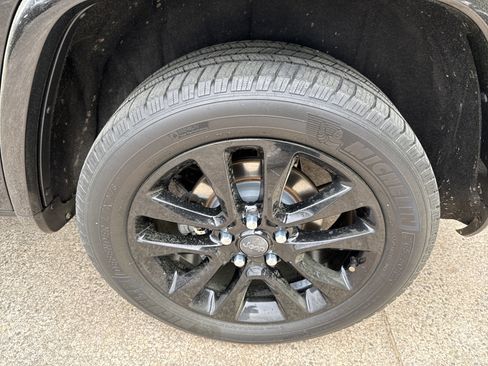 Used 2019 Jeep Grand Cherokee Altitude image 19