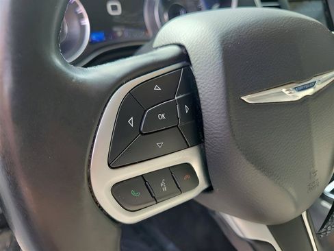 Used 2018 Chrysler 300 Touring L AWD/4WD image 13