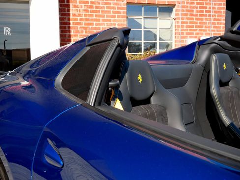 Used 2023 Ferrari 812 GTS RWD image 10