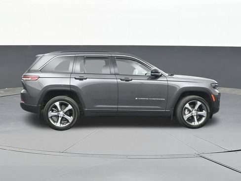 Used 2024 Jeep Grand Cherokee Limited AWD/4WD image 17