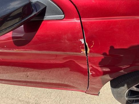 Used 2011 Chrysler 200 S FWD image 9