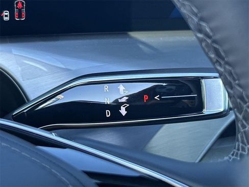 New 2026 Cadillac Vistiq Premium Luxury image 12