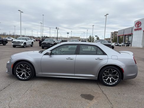Used 2018 Chrysler 300 S w/ 300S Premium Group image 2