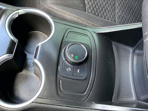 Used 2020 GMC Terrain SLE w/ Elevation Edition image 22