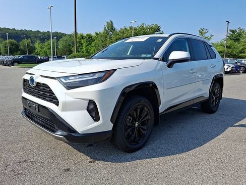 Certified 2024 Toyota RAV4 SE w/ Convenience Package AWD/4WD image 3