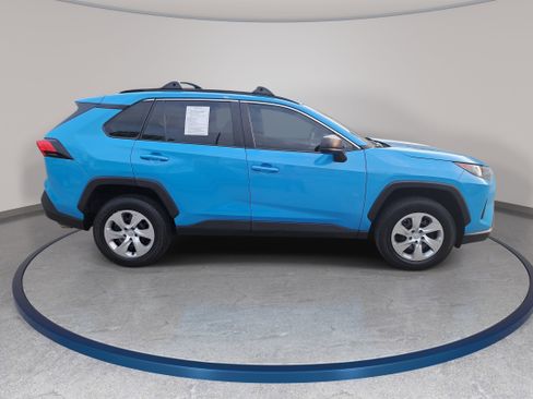 Used 2020 Toyota RAV4 LE image 4