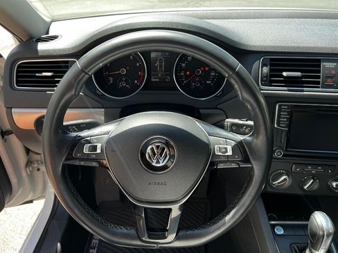 Used 2017 Volkswagen Jetta SE FWD image 29