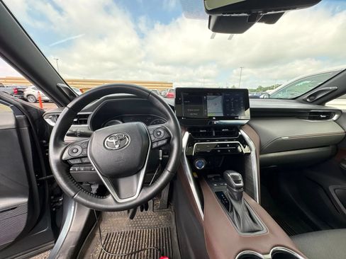 Used 2021 Toyota Venza Limited w/ Advanced Technology Package AWD/4WD image 7