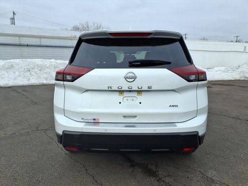 Used 2025 Nissan Rogue SV image 4