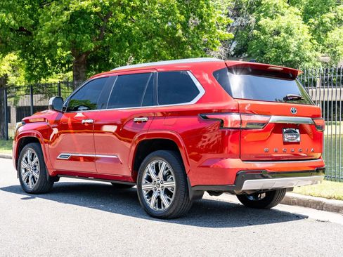 Used 2023 Toyota Sequoia Capstone AWD/4WD image 8