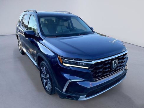 Used 2023 Honda Pilot Touring image 4