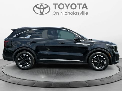 Used 2024 Kia Sorento S FWD image 6