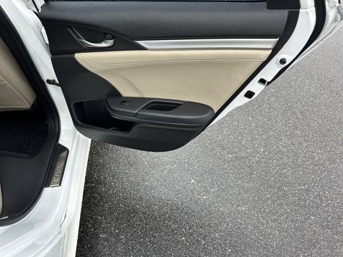 Used 2016 Honda Civic Touring image 18