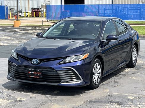 Used 2022 Toyota Camry LE FWD image 5