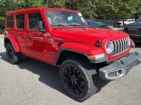Used 2025 Jeep Wrangler Unlimited Sahara w/ Safety Group AWD/4WD image 5