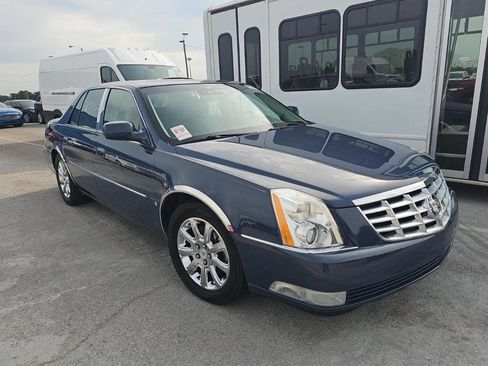 Used 2008 Cadillac DTS FWD image 3