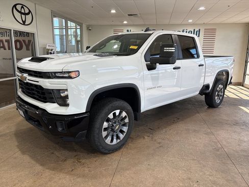 Used 2024 Chevrolet Silverado 2500 Custom w/ Custom Value Package RWD image 1