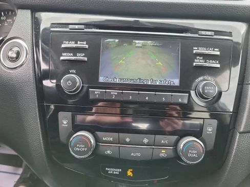 Used 2017 Nissan Rogue SV AWD/4WD image 21