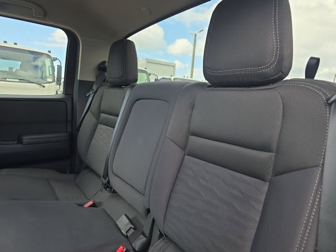 Used 2023 Nissan Frontier SV AWD/4WD image 16