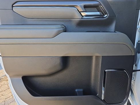 Used 2024 Chevrolet Silverado 2500 ZR2 w/ Technology Package image 31