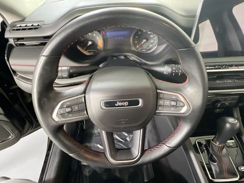 Used 2022 Jeep Compass Trailhawk w/ Trailhawk Convenience Group AWD/4WD image 11