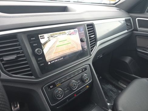 Used 2021 Volkswagen Atlas Cross Sport SE w/ Panoramic Sunroof Package image 18