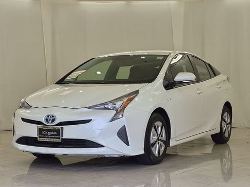 Used 2016 Toyota Prius Two FWD image 4