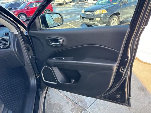 Used 2021 Jeep Compass Latitude image 8