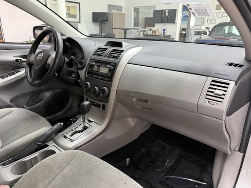 Used 2012 Toyota Corolla LE FWD image 18
