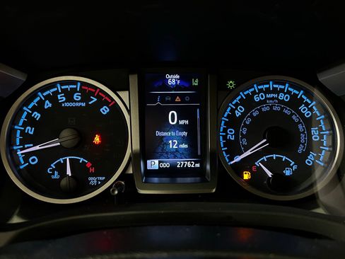 Certified 2022 Toyota Tacoma SR5 image 16