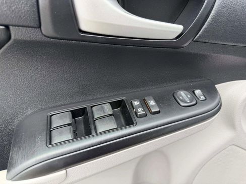 Used 2013 Toyota Camry LE FWD image 14