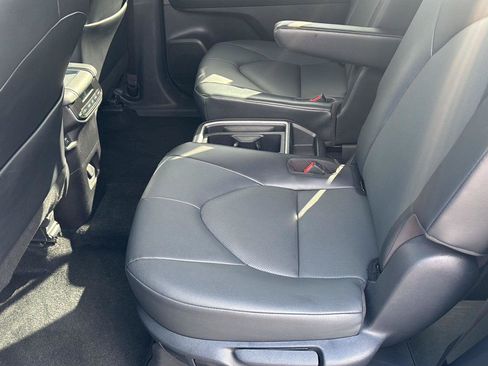 Used 2025 Toyota Grand Highlander AWD image 30