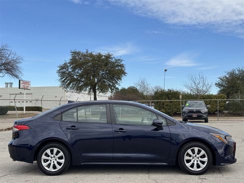 Used 2024 Toyota Corolla LE image 3