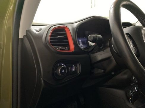 Used 2015 Jeep Renegade Trailhawk w/ Premium Leather Group image 32