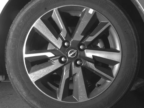 Used 2025 Nissan Versa SV FWD image 13