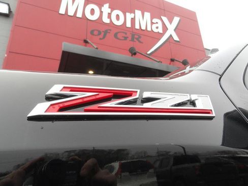 Used 2019 Chevrolet Silverado 1500 Custom Trail Boss w/ Custom Convenience Package AWD/4WD image 10