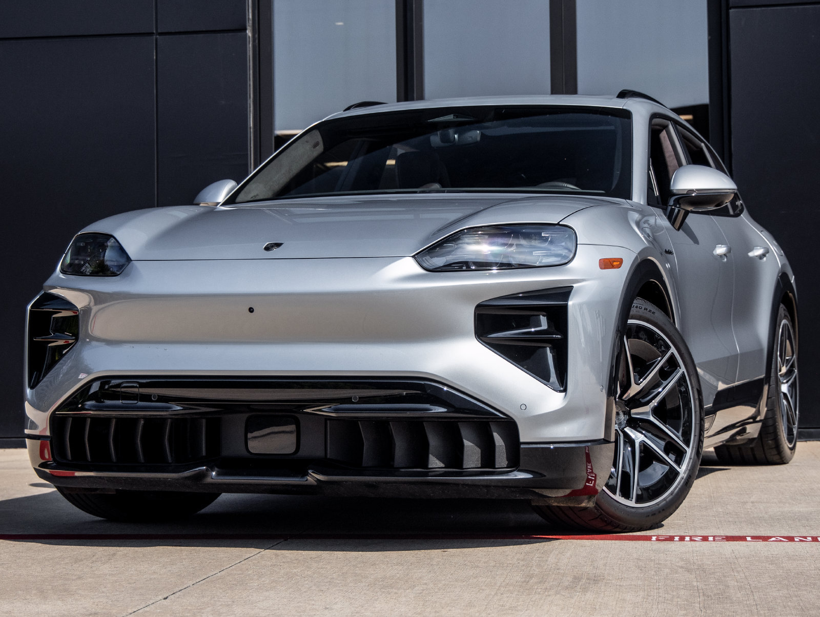 Certified 2026 Porsche Cayenne Turbo AWD/4WD image 1